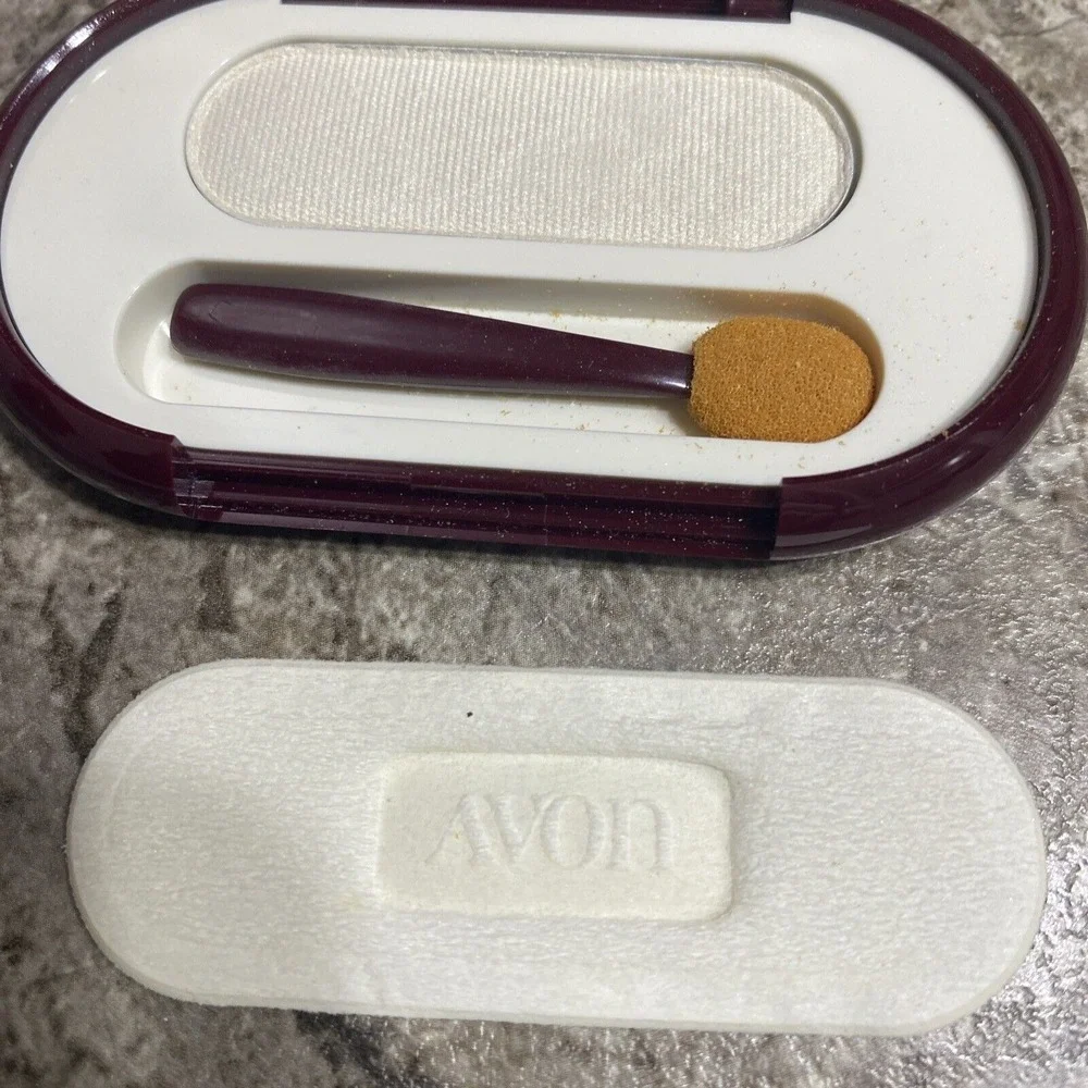 Avon Ultra Wear Eye Shadow In Shade Downey White